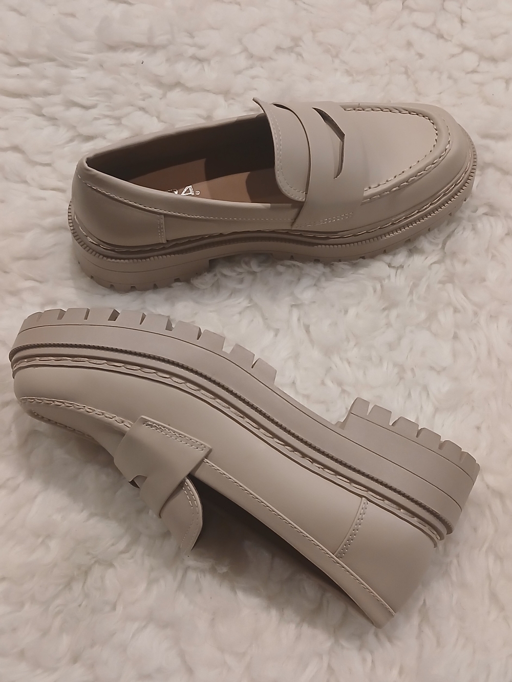 Soda Taupe Lug-Sole Penny Loafers Size 7.5 Women's